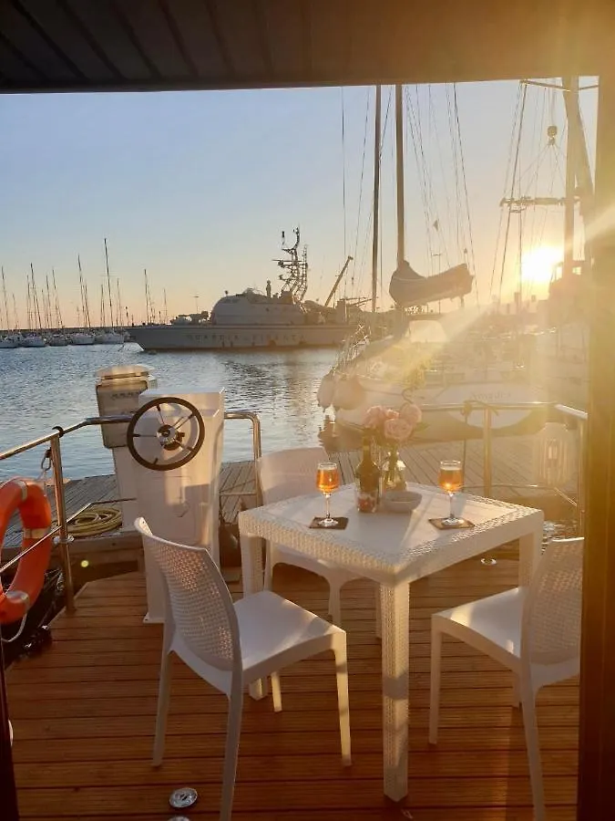 Botel Hotel Houseboat Seabreeze Alghero Italien