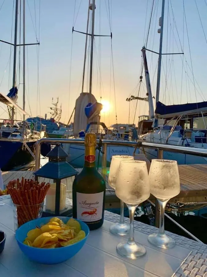 Botel Houseboat Seabreeze Hotel Alghero