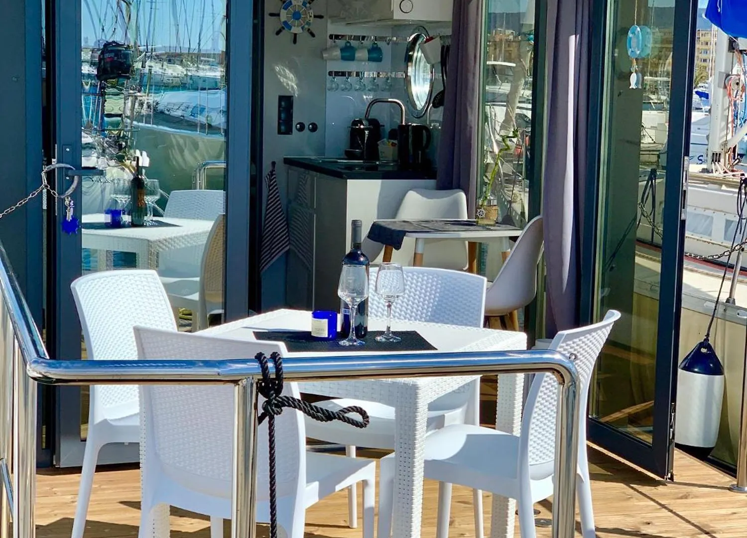 Botel Hotel Houseboat Seabreeze Alghero Italien