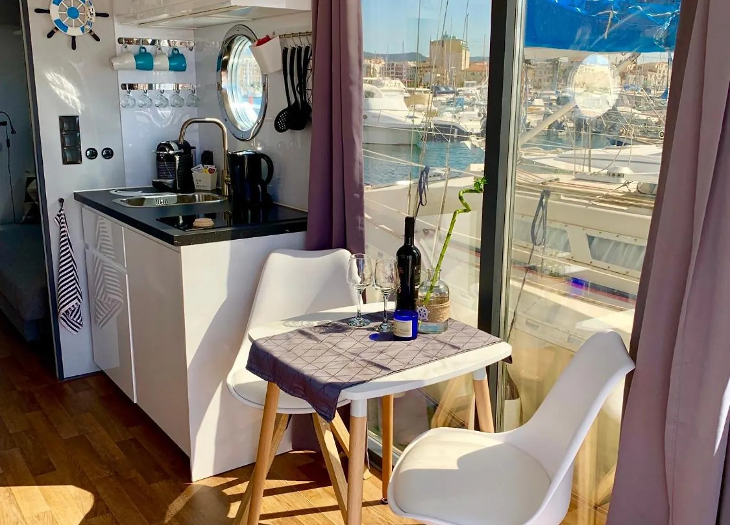 Houseboat Seabreeze Hotel Alghero Botel