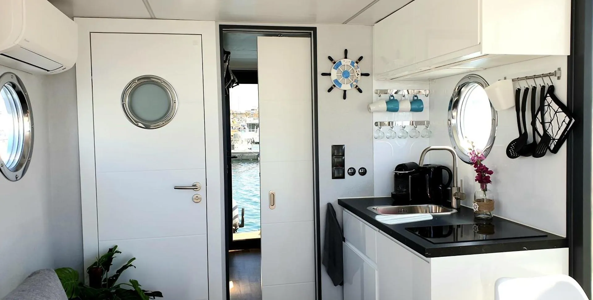 Houseboat Seabreeze Hotel Alghero 0*,  Italy